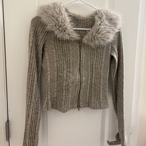 Gray sweater with fur